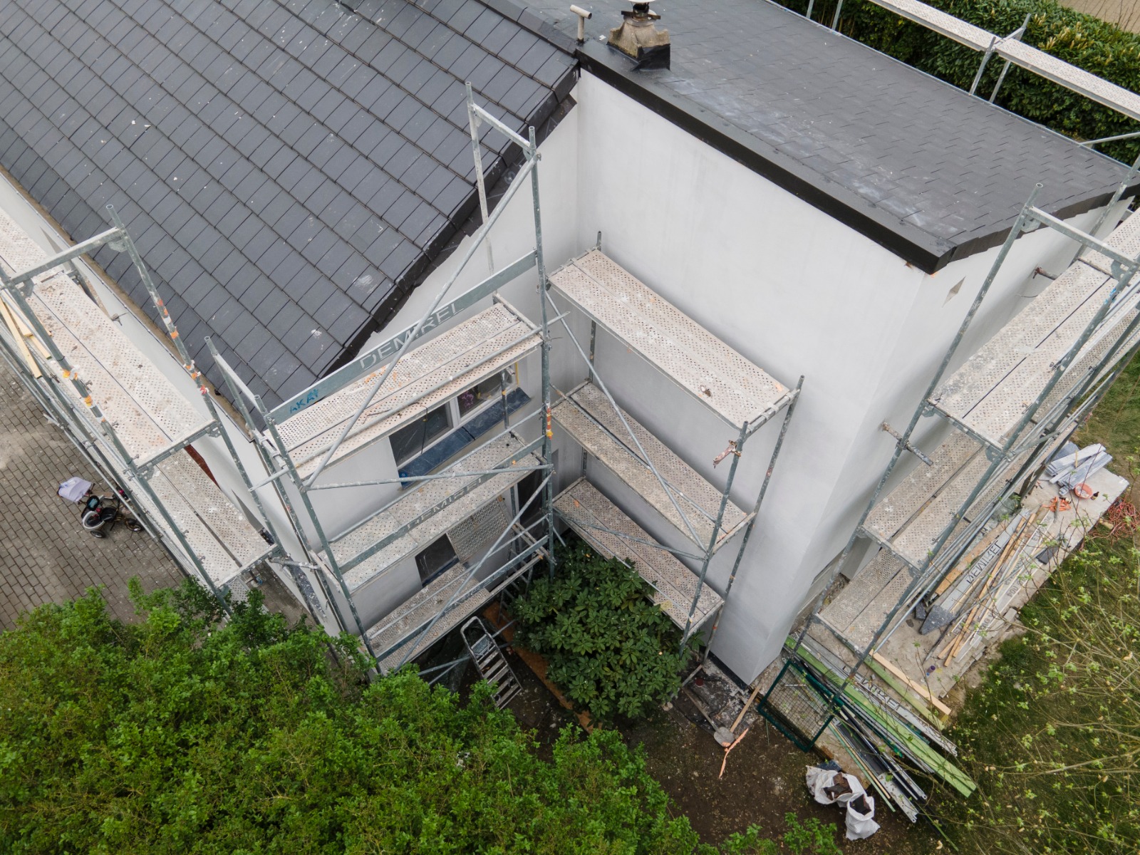Rénovation de toiture, isolation de façade et étanchéité de cave - Aartselaar