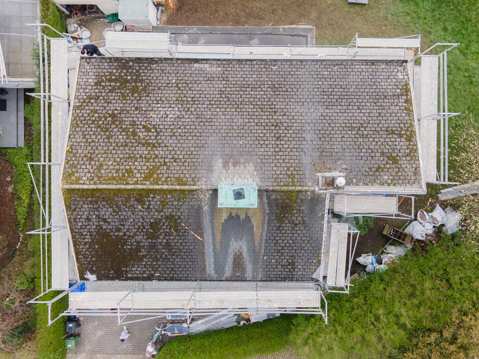 Roof renovation, façade insulation and basement waterproofing - Aartselaar