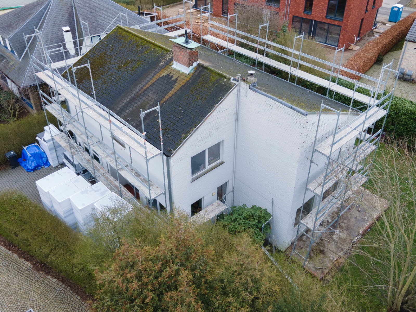 Roof renovation, façade insulation and basement waterproofing - Aartselaar